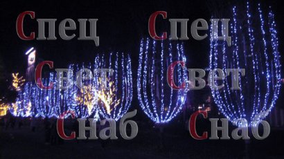 Новогоднее украшение города. Светодиодная гирлянда уличная. Синяя. Мерцающая. 